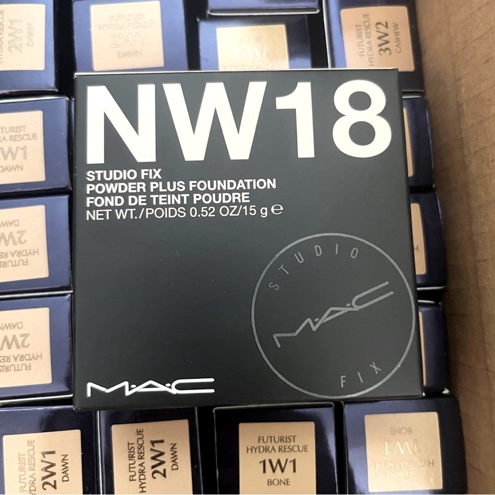 New NW18 MAC Cosmetics Studio Fix Powder Plus Foundation old version